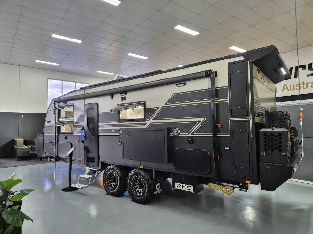 2025 MASTERPIECE DIRECTORS EDITION 23′ CARAVAN