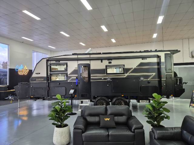 2025 MASTERPIECE DIRECTORS EDITION 23′ CARAVAN