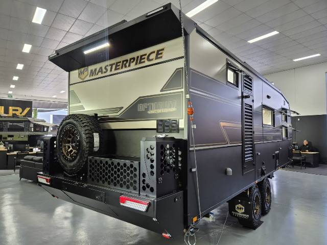 2025 MASTERPIECE DIRECTORS EDITION 23′ CARAVAN