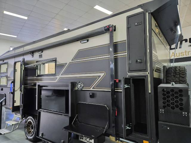 2025 MASTERPIECE DIRECTORS EDITION 23′ CARAVAN