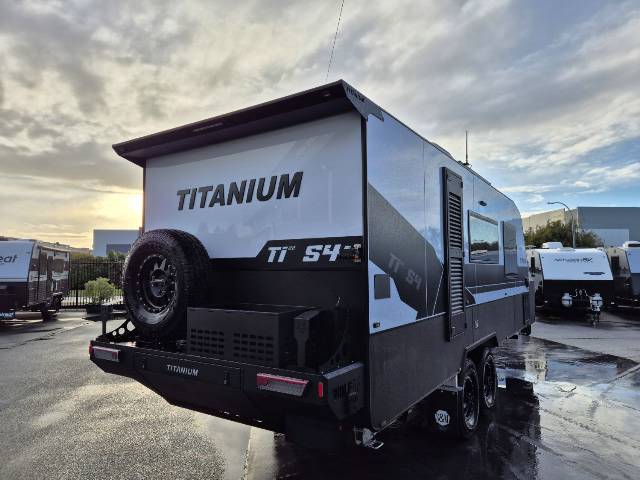 2025 TITANIUM S4 21FD 21′ CLUB LARGE ENSUITE CARAVAN