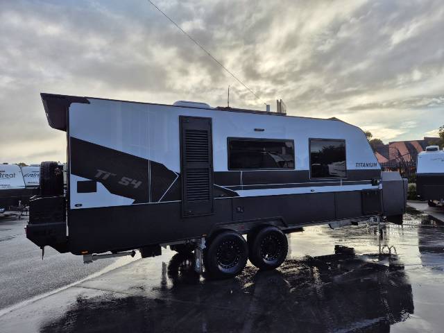 2025 TITANIUM S4 21FD 21′ CLUB LARGE ENSUITE CARAVAN