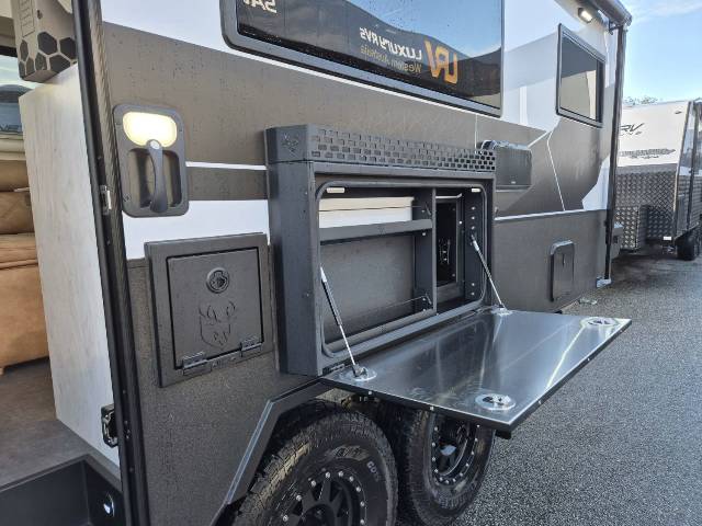 2025 TITANIUM S4 21FD 21′ CLUB LARGE ENSUITE CARAVAN