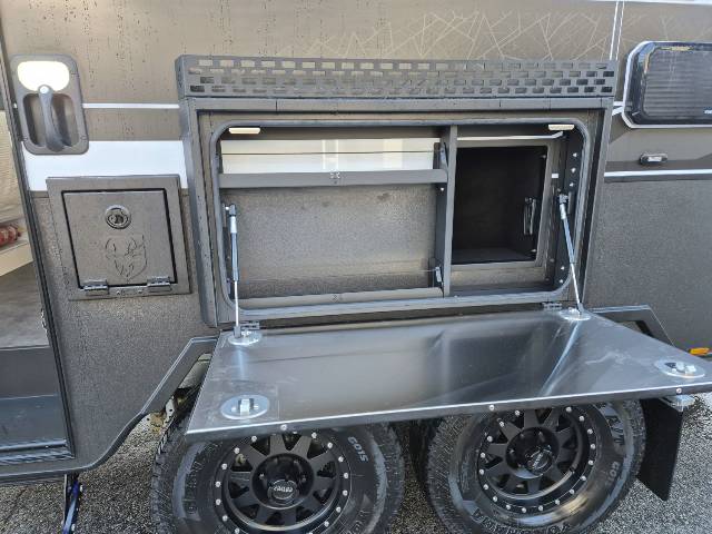 2025 TITANIUM S4 21FD 21′ CLUB LARGE ENSUITE CARAVAN
