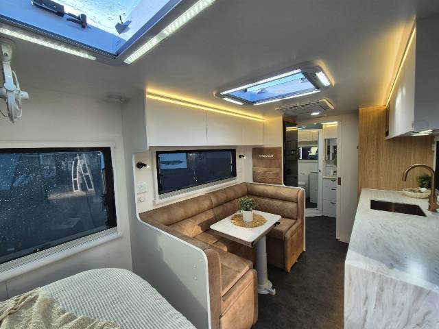 2025 TITANIUM S4 21FD 21′ CLUB LARGE ENSUITE CARAVAN
