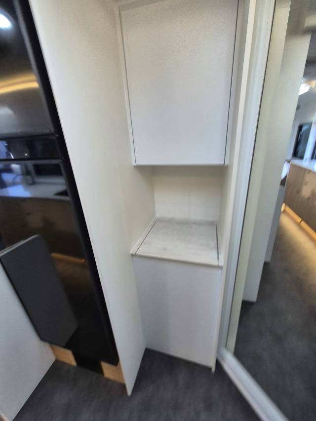 2025 TITANIUM S4 21FD 21′ CLUB LARGE ENSUITE CARAVAN
