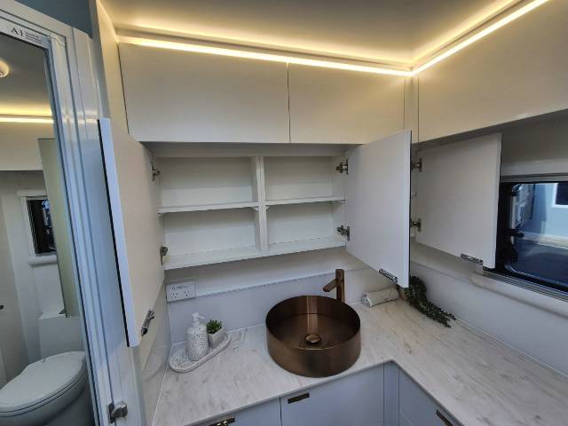 2025 TITANIUM S4 21FD 21′ CLUB LARGE ENSUITE CARAVAN