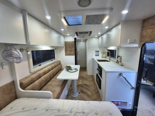 2025 MASTERPIECE PERFORMANCE 206 FAM 3 BUNK CARAVAN