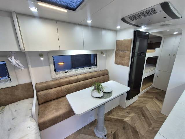 2025 MASTERPIECE PERFORMANCE 206 FAM 3 BUNK CARAVAN