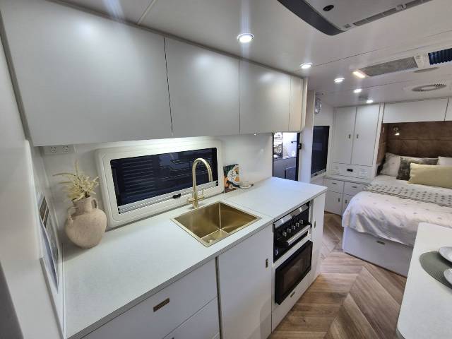 2025 MASTERPIECE PERFORMANCE 206 FAM 3 BUNK CARAVAN