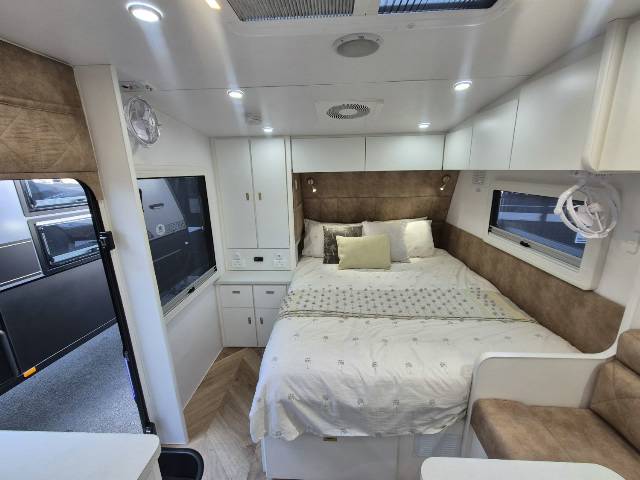2025 MASTERPIECE PERFORMANCE 206 FAM 3 BUNK CARAVAN