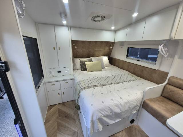 2025 MASTERPIECE PERFORMANCE 206 FAM 3 BUNK CARAVAN