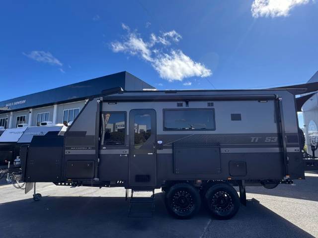 2025 TITANIUM S3 18D/T QUEEN EAST-WEST BUNK CARAVAN