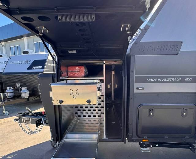 2025 TITANIUM S3 18D/T QUEEN EAST-WEST BUNK CARAVAN