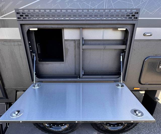 2025 TITANIUM S3 18D/T QUEEN EAST-WEST BUNK CARAVAN