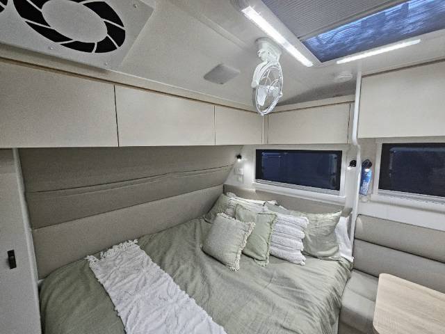 2025 TITANIUM S3 18D/T QUEEN EAST-WEST BUNK CARAVAN