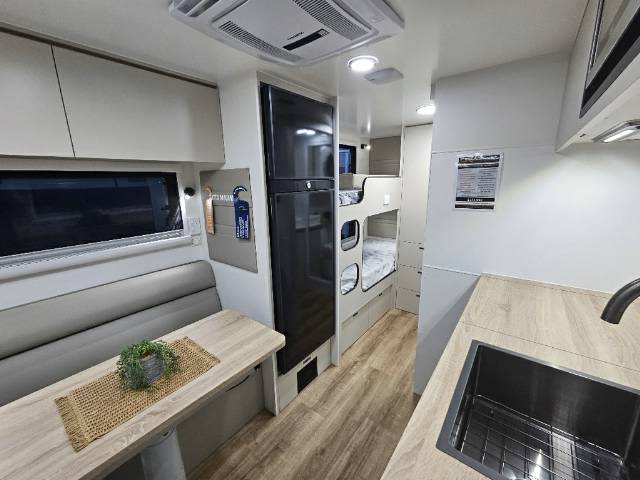 2025 TITANIUM S3 18D/T QUEEN EAST-WEST BUNK CARAVAN