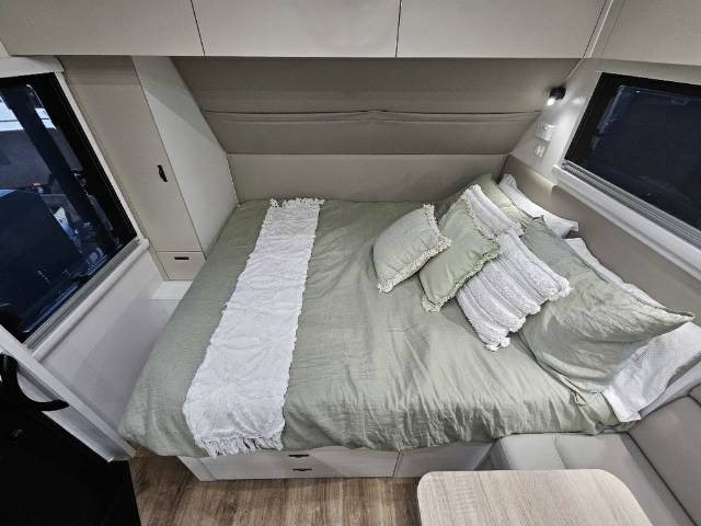 2025 TITANIUM S3 18D/T QUEEN EAST-WEST BUNK CARAVAN
