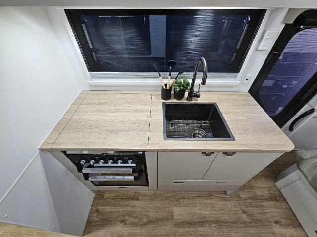 2025 TITANIUM S3 18D/T QUEEN EAST-WEST BUNK CARAVAN