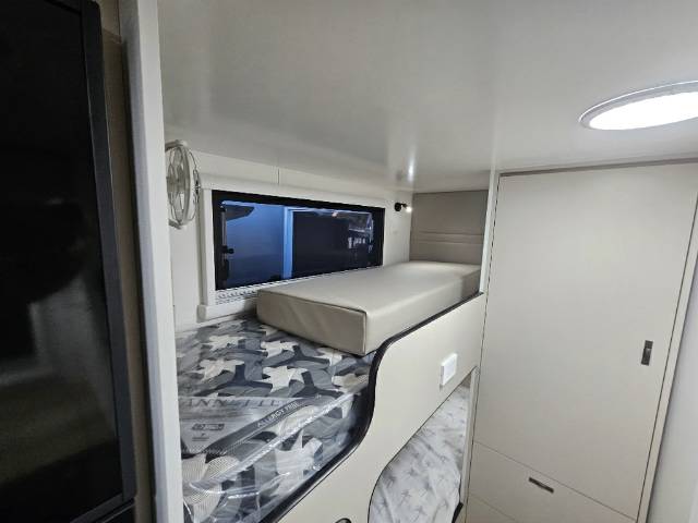 2025 TITANIUM S3 18D/T QUEEN EAST-WEST BUNK CARAVAN