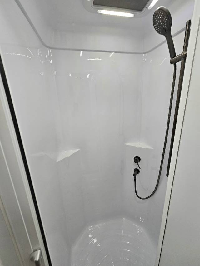 2025 TITANIUM S3 18D/T QUEEN EAST-WEST BUNK CARAVAN