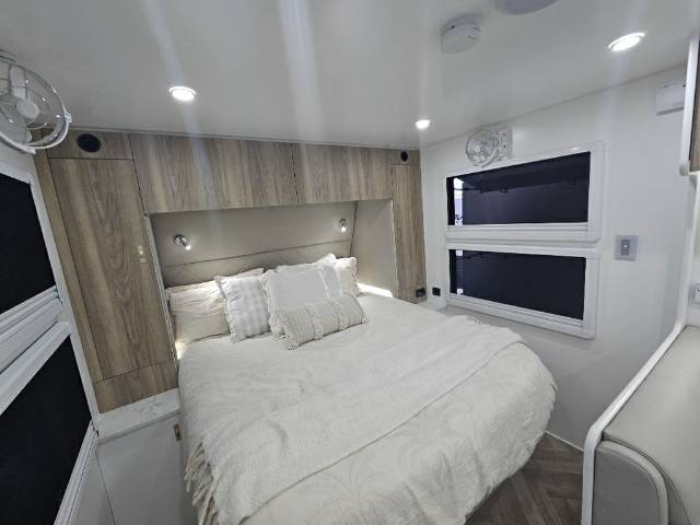 2025 RETREAT ERV 217C CARAVAN