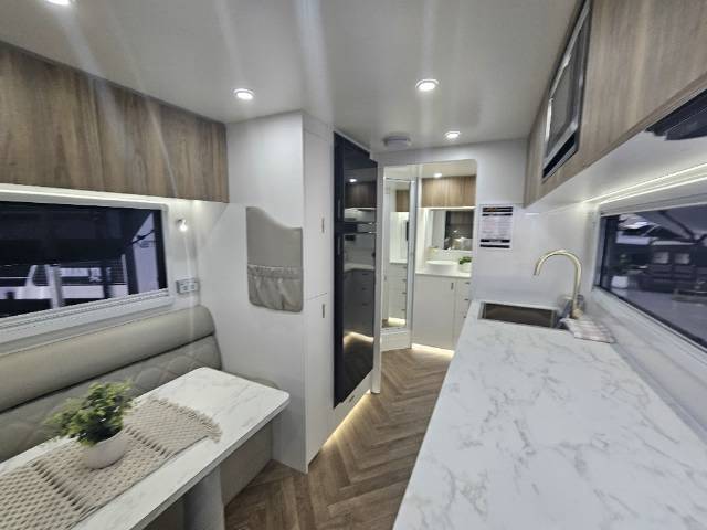 2025 RETREAT ERV 217C CARAVAN