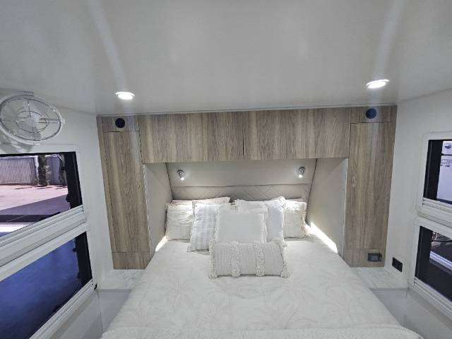 2025 RETREAT ERV 217C CARAVAN