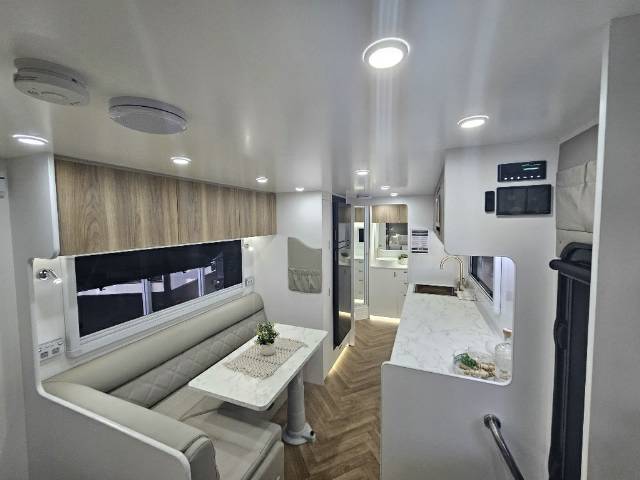 2025 RETREAT ERV 217C CARAVAN