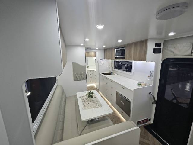 2025 RETREAT ERV 217C CARAVAN