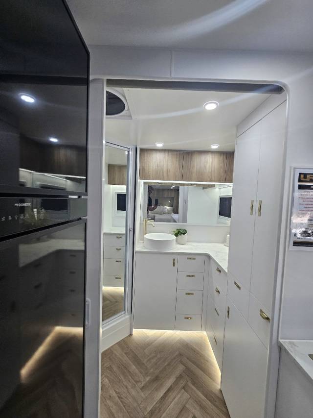 2025 RETREAT ERV 217C CARAVAN