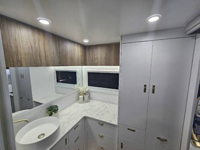 2025 RETREAT ERV 217C CARAVAN