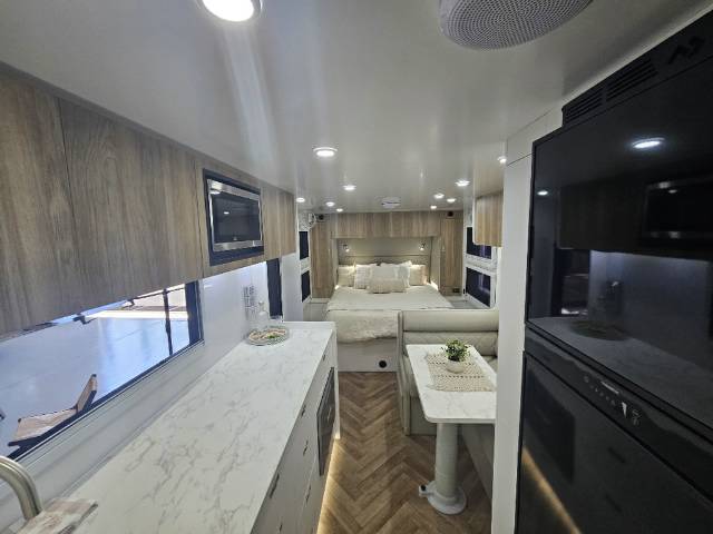 2025 RETREAT ERV 217C CARAVAN