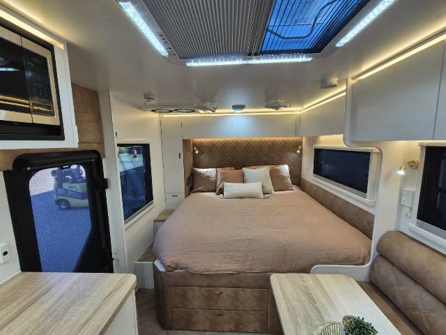 2026 TITANIUM WS1 206KBD/T 20’6 KING BED CARAVAN