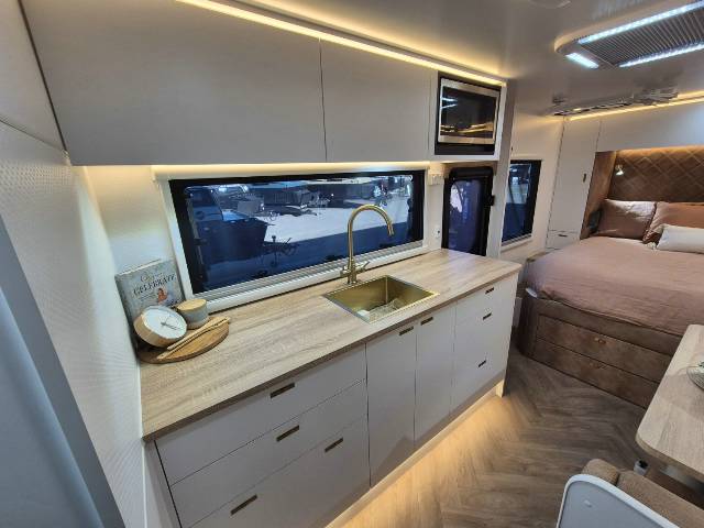 2026 TITANIUM WS1 206KBD/T 20’6 KING BED CARAVAN