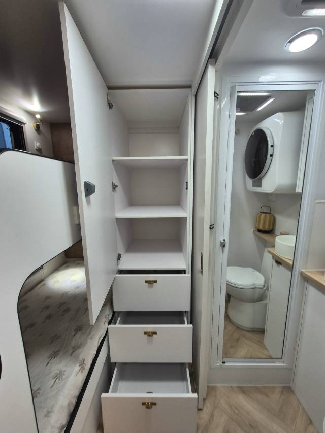 2026 TITANIUM WS1 206KBD/T 20’6 KING BED CARAVAN