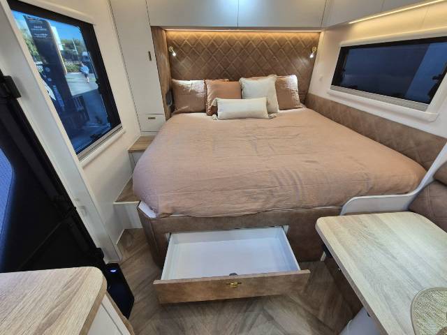 2026 TITANIUM WS1 206KBD/T 20’6 KING BED CARAVAN