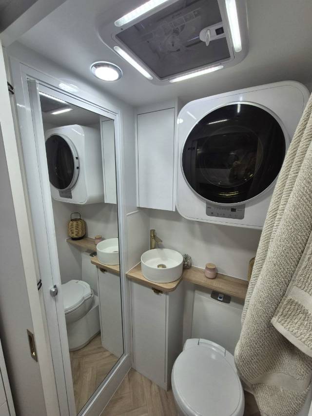 2026 TITANIUM WS1 206KBD/T 20’6 KING BED CARAVAN
