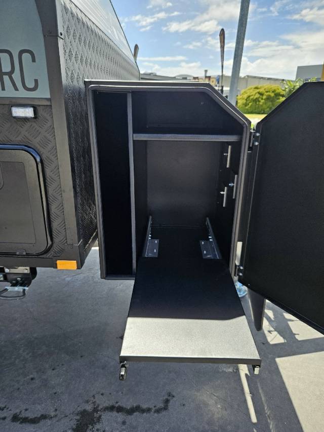 2026 MASTERPIECE PERFORMANCE 216 RC CARAVAN