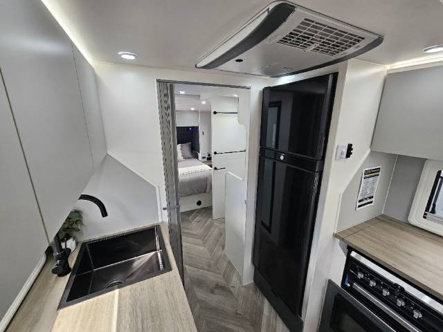 2026 MASTERPIECE PERFORMANCE 216 RC CARAVAN