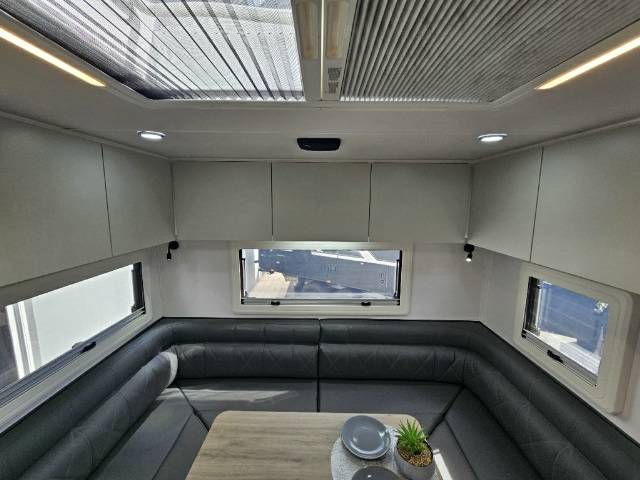 2026 MASTERPIECE PERFORMANCE 216 RC CARAVAN