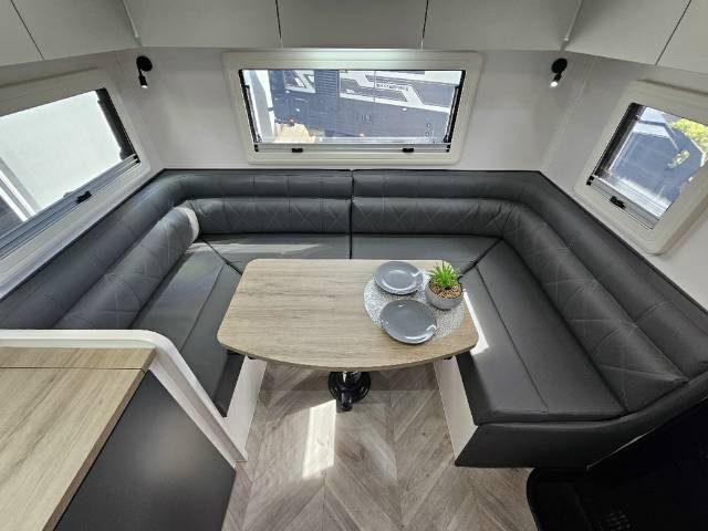 2026 MASTERPIECE PERFORMANCE 216 RC CARAVAN