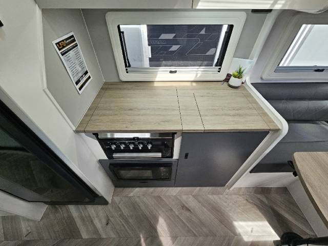 2026 MASTERPIECE PERFORMANCE 216 RC CARAVAN
