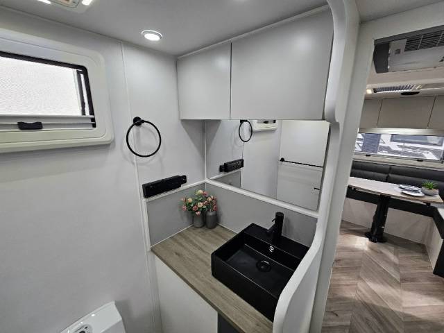 2026 MASTERPIECE PERFORMANCE 216 RC CARAVAN