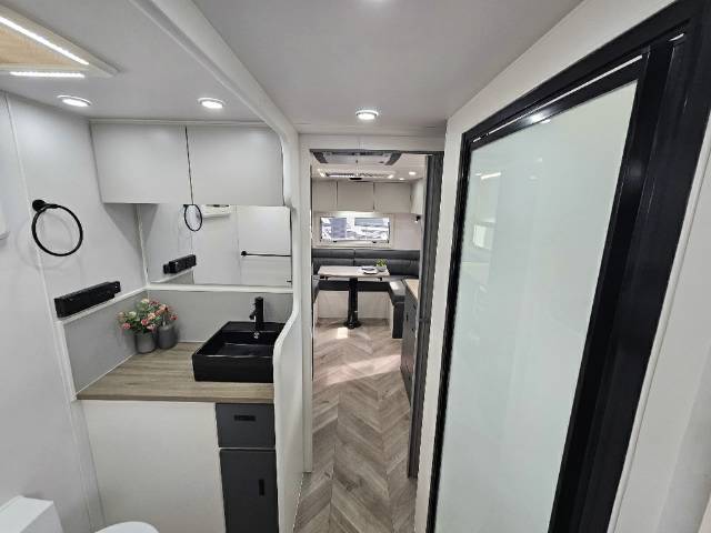 2026 MASTERPIECE PERFORMANCE 216 RC CARAVAN