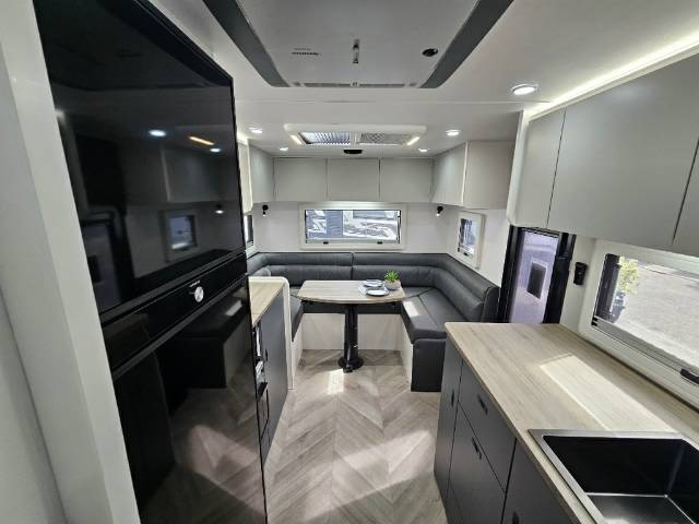 2026 MASTERPIECE PERFORMANCE 216 RC CARAVAN