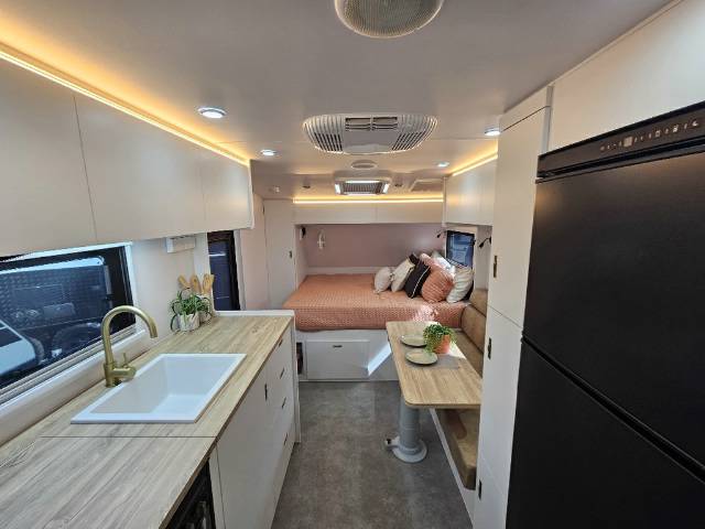 2026 NETWORK RV TOURING 21′ REAR BUNK CARAVAN