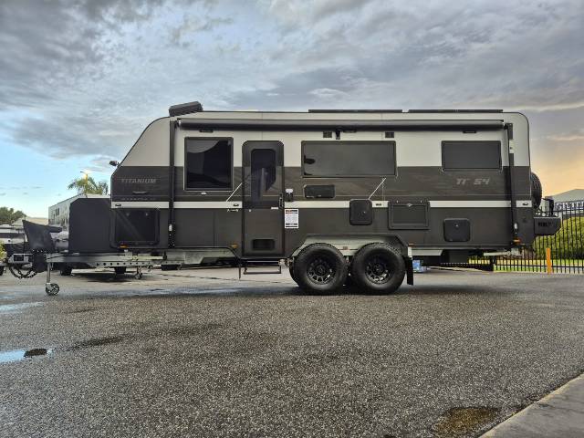2026 TITANIUM S4 210FD 21′ CLUB LARGE ENSUITE CARAVAN
