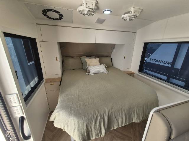 2026 TITANIUM S4 210FD 21′ CLUB LARGE ENSUITE CARAVAN