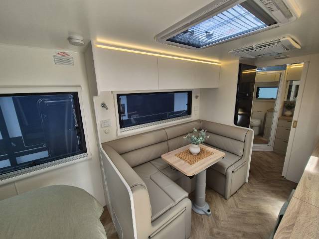 2026 TITANIUM S4 210FD 21′ CLUB LARGE ENSUITE CARAVAN